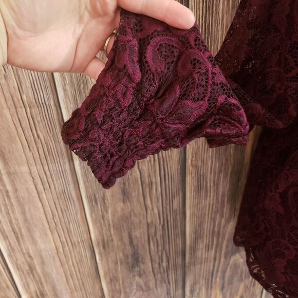 3 for $25 Cable and Gauge Lacy Top - Picture 7 of 12